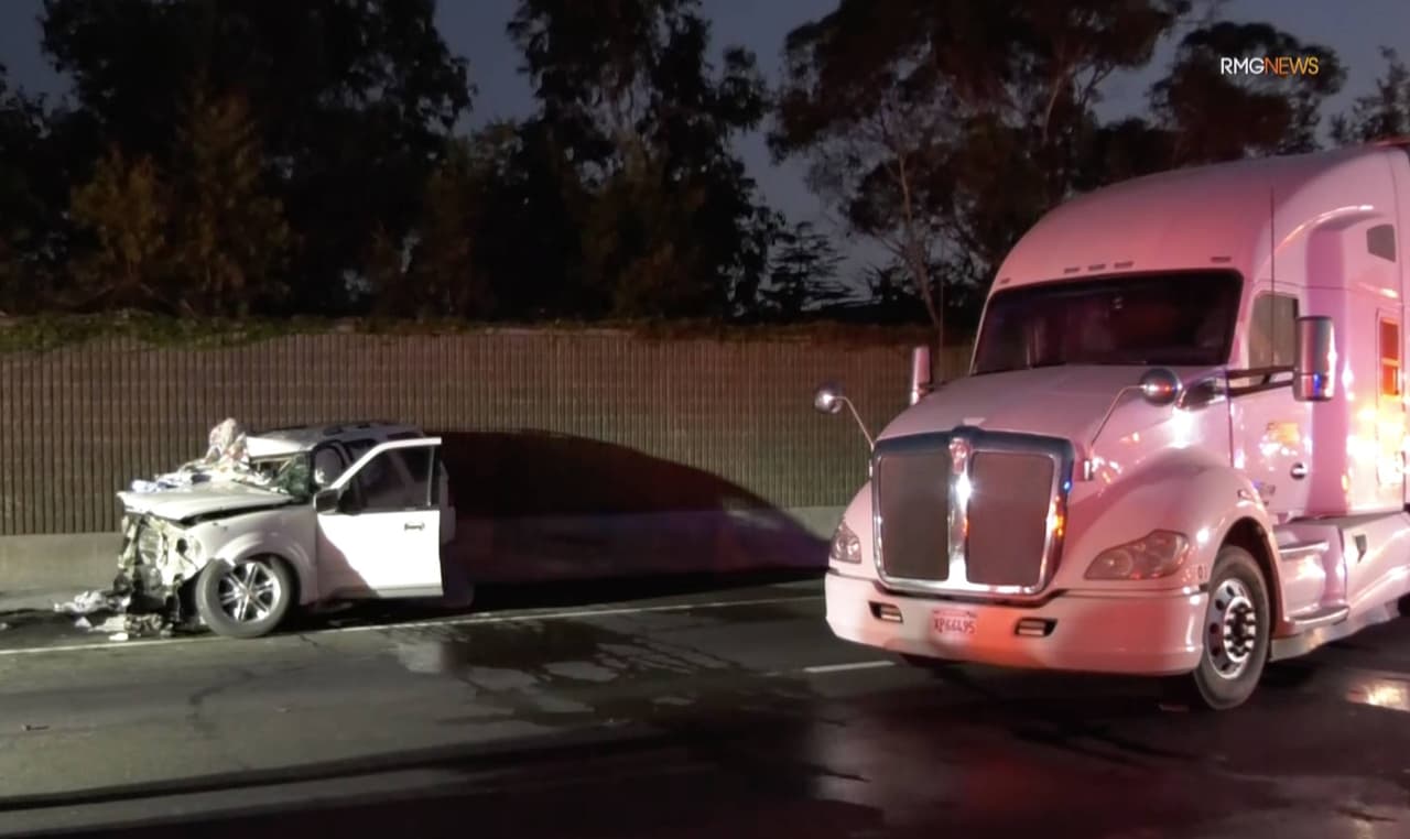 Una madre murió y sus hijos resultaron heridos tras un 
<a href="https://www.univision.com/local/los-angeles-kmex/choque-de-contravia-presuntamente-provocado-por-esposo-de-victima-mortal-video">choque de contravía ocurrido en la autopista 101</a>, en Encino.