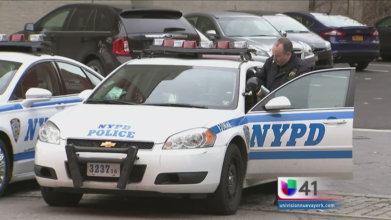 Policías latinos salvaron a mujer de quitarse la vida