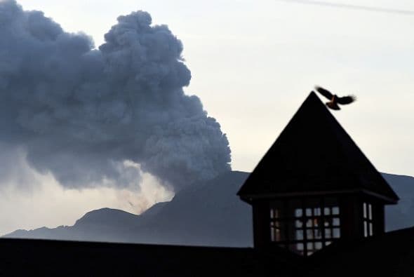 El volcán chileno sigue inestable y expulsando humo y cenizas.
