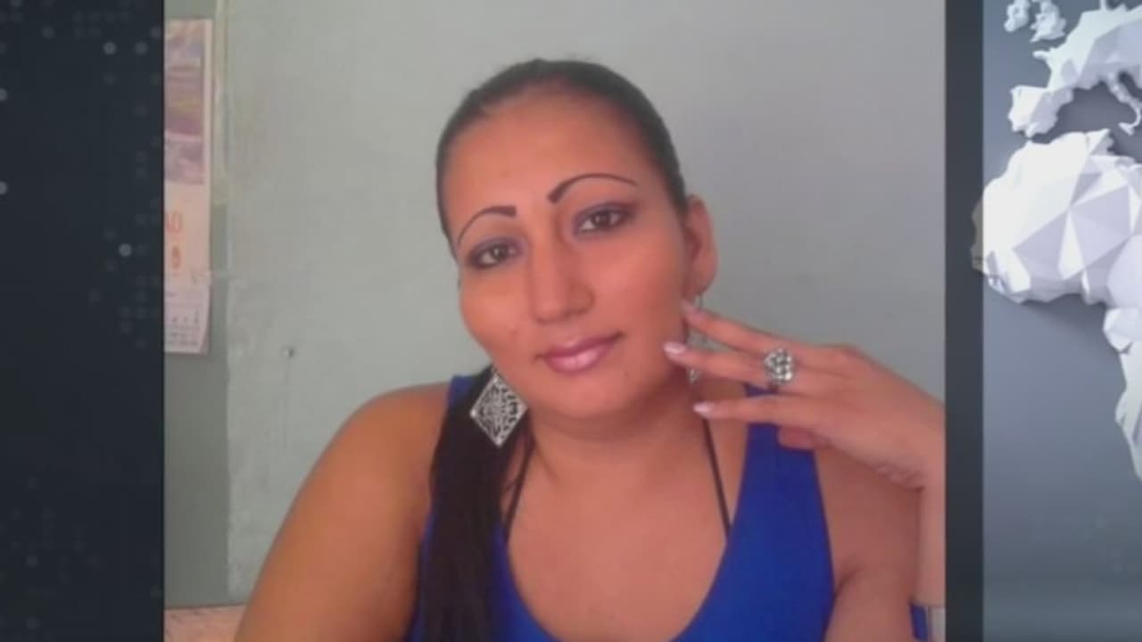 La Fiscalía General expresó que Salazar, de 36 años, fue detenida por los agentes policiales y “tras un sometimiento con fuerza excesiva y desmedida probablemente provocaron el deceso de la mujer”.