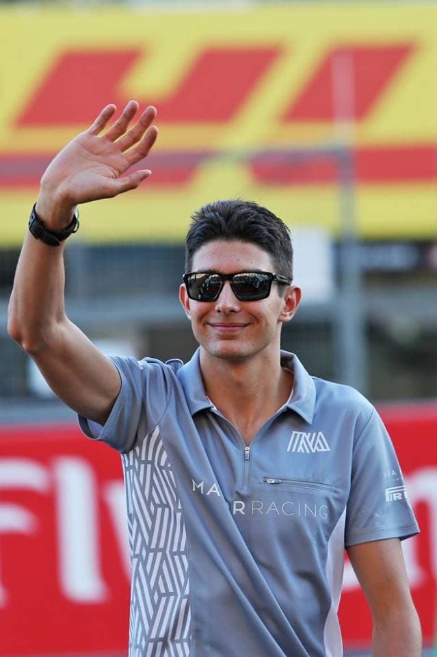 El francés Esteban Ocon, de 20 años recién cumplidos, es el piloto más novel de la categoría, hizo su presentación en agosto, en el Gran Premio de Bélgica. Cuenta con amplios pergaminos en Fórmula 3, y se le avisora un gran futuro en Renault. Lleva corridas apenas seis carreras.