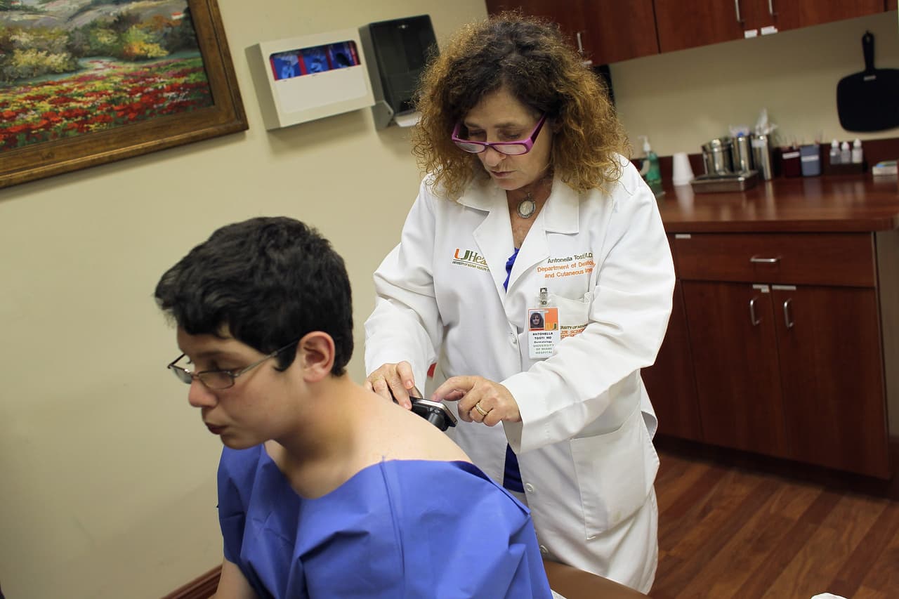 <b>El herpes zóster suele dejar la zona afectada adolorida durante semanas</b>, meses o incluso años después de controlarse la culebrilla. Sus erupciones pueden desarrollar infecciones secundarias, si no se cuidan apropiadamente.