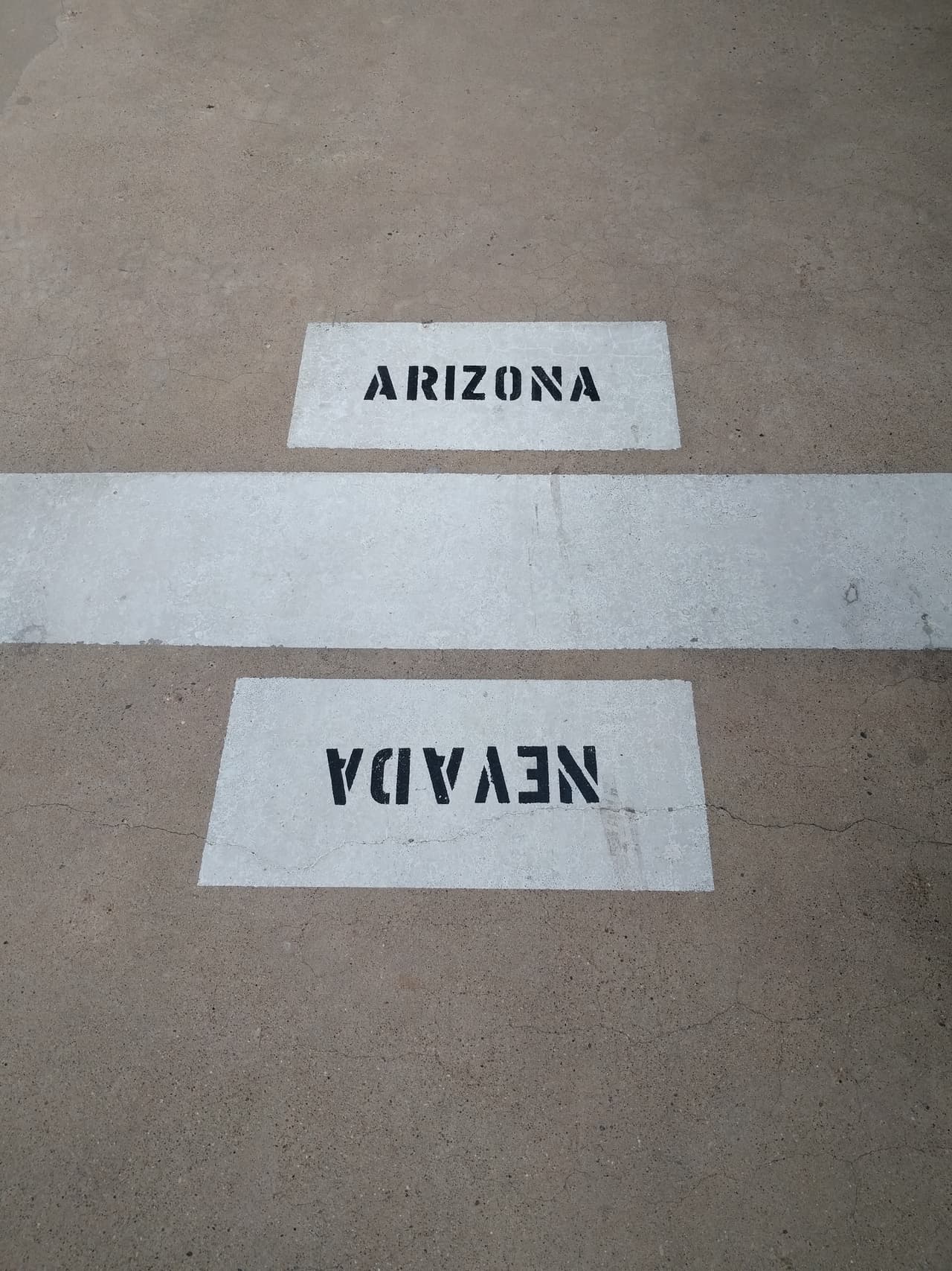 Una parte de la estructura se encuentra en Nevada y la otra en Arizona.