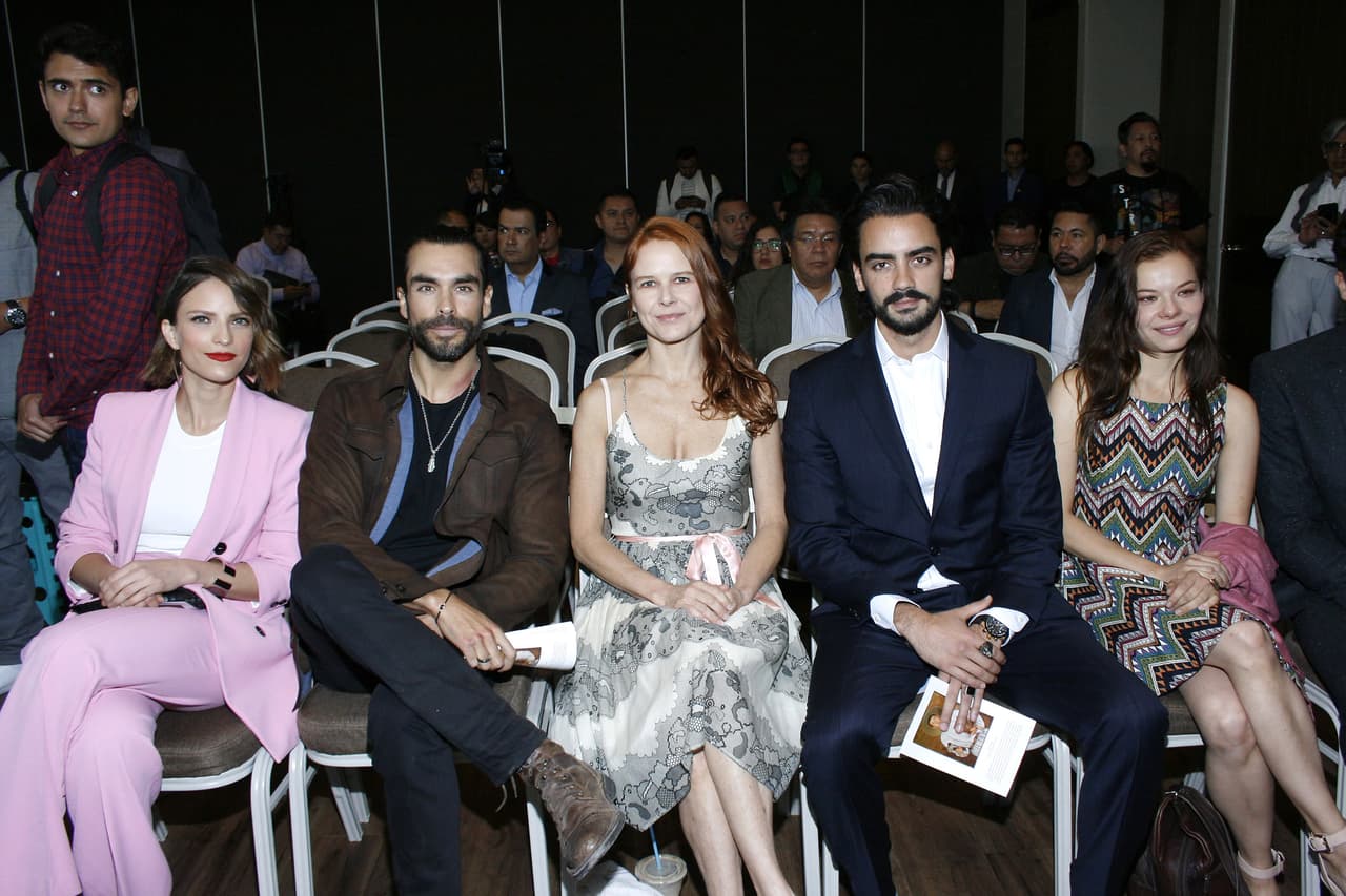 "Fui trabajando con el director Eric Morales, incluso con los demás actores que hicieron un excelente trabajo, así fuimos dándole día a día", agregó.