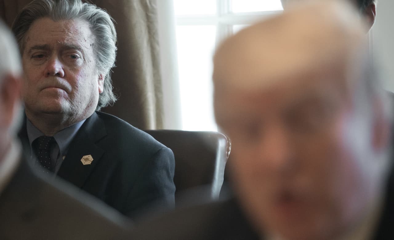 Con DACA y Afganistán, Bannon desata su prometida guerra contra la Casa Blanca