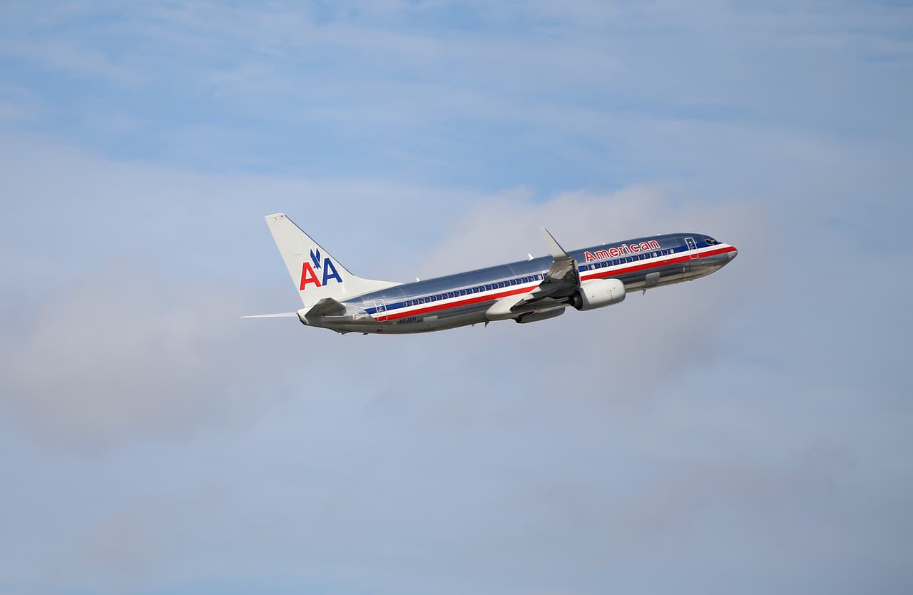Piloto de American Airlines muere en pleno vuelo