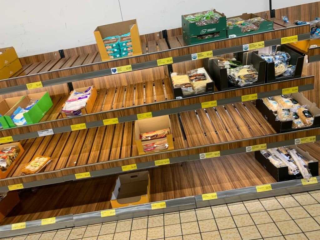 Aunque no hay una definición exacta de 
<b><a href="https://www.univision.com/local/chicago-wgbo/doble-golpe-invernal-esto-es-lo-que-le-espera-a-habitantes-de-chicago">qué es un doble golpe invernal</a></b>, se trata del impacto de 2 tormentas que afectan una región, una tras otra, casi al mismo tiempo, lo que conlleva a 
<b>más acumulación de nieve</b> en un lapso breve de tiempo.