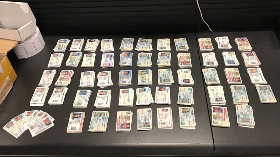 China elabora identificaciones falsas de gran calidad y EEUU teme que los indocumentados sean sus clientes