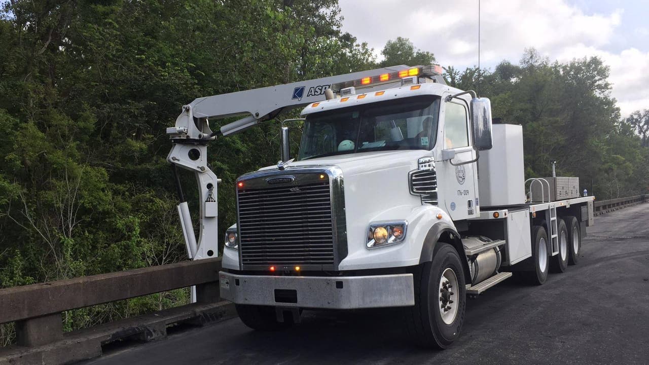 El Departamento de Transporte de Luisiana inspecciona en qué condiciones quedó la interestatal.