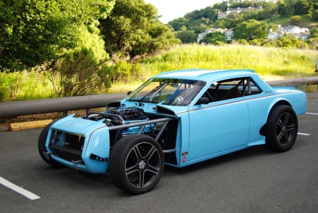 Toyota Corona de 1968 customizado con valor de 25,000 a 35,000 dólares.