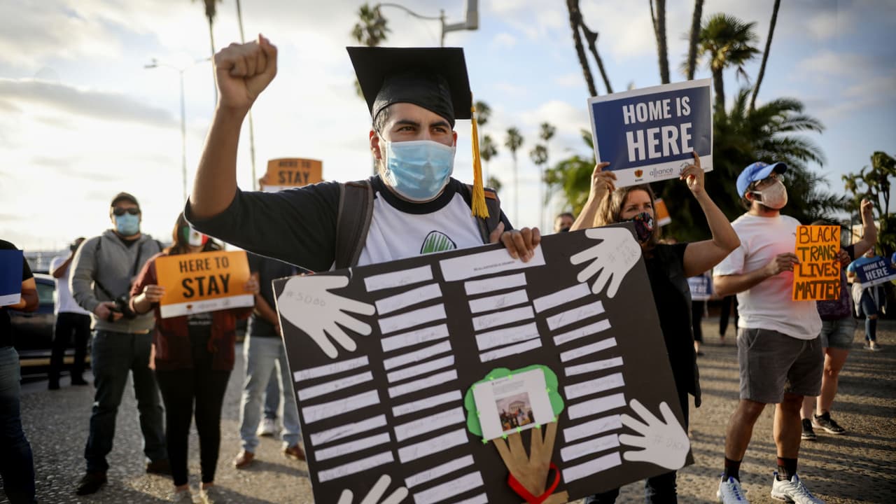 En qué consiste el proyecto de ley que le permitiría a los 'dreamers' obtener la ciudadanía