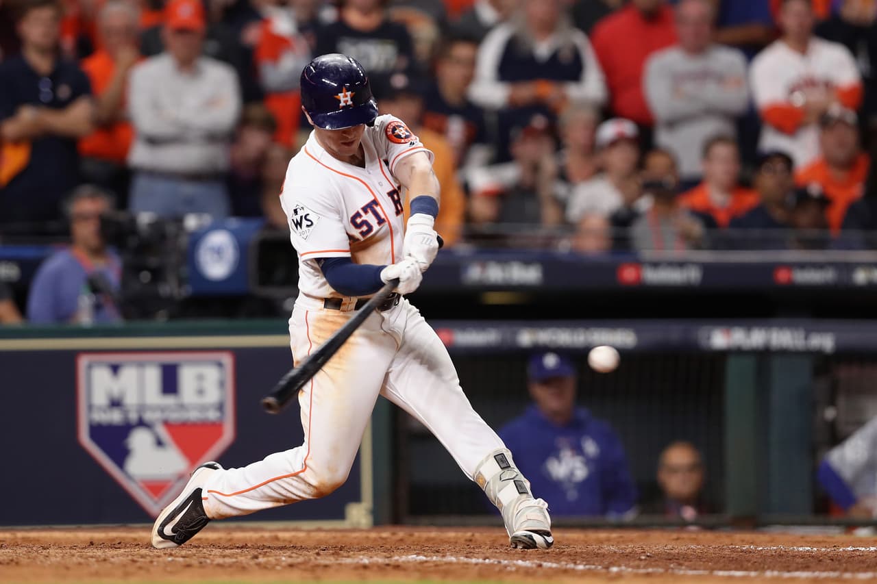Alex Bregman definió el partido con un sencillo en la décima entrada para producir la carrera de la victoria. Bregman ha producido al menos una carrera en todos los juegos de esta Serie Mundial.