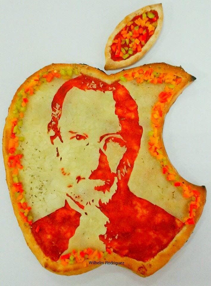 Además de rostros, las pizzas pueden tener distintas formas. El fundador de Apple, Steve Jobs.