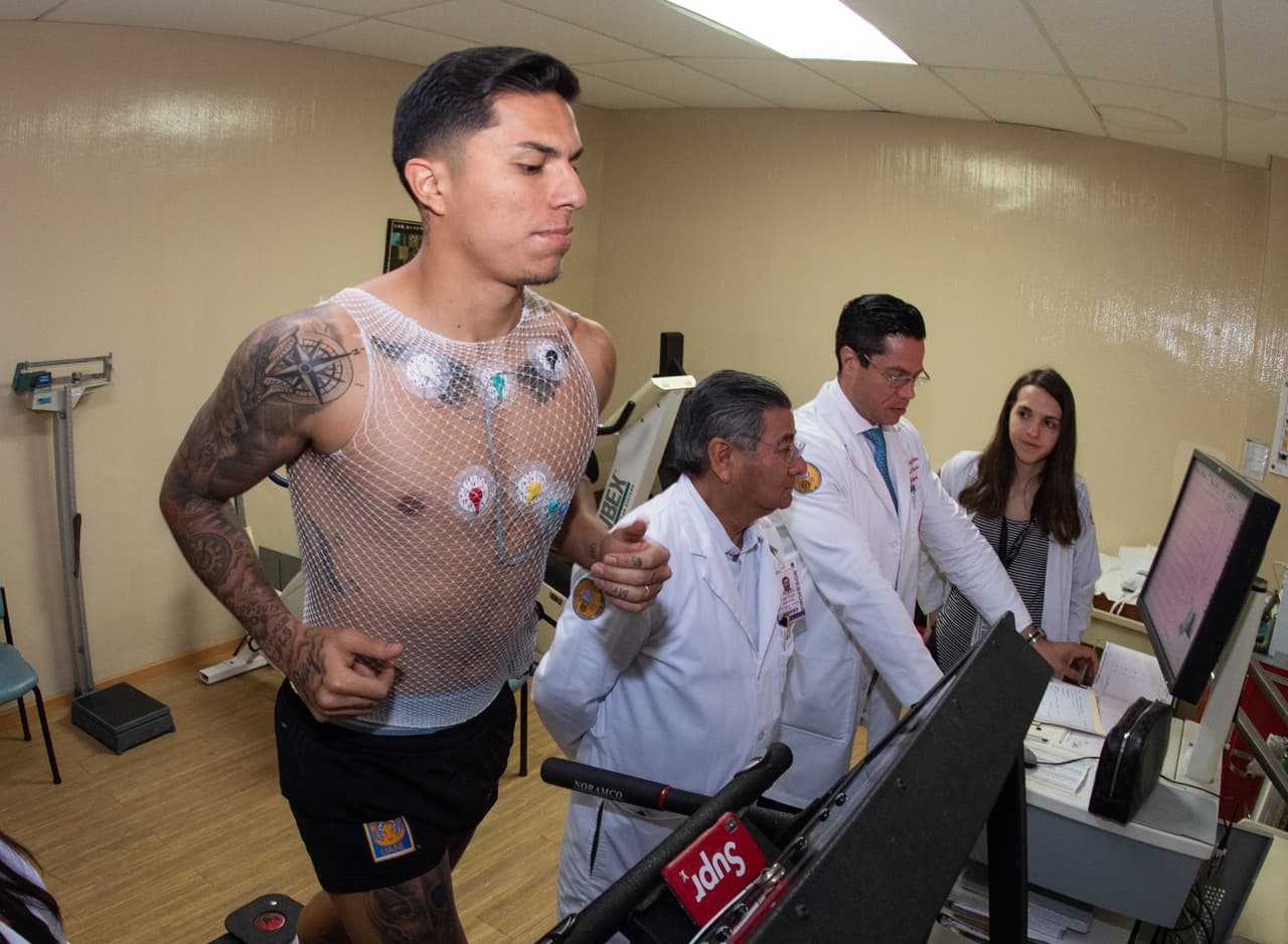 Salcedo es uno de los jugadores que hace parte del proceso de Selección Mexicana desde 2015 y a sus 25 años cuenta con una mezcla de recorrido y proyección importantes.