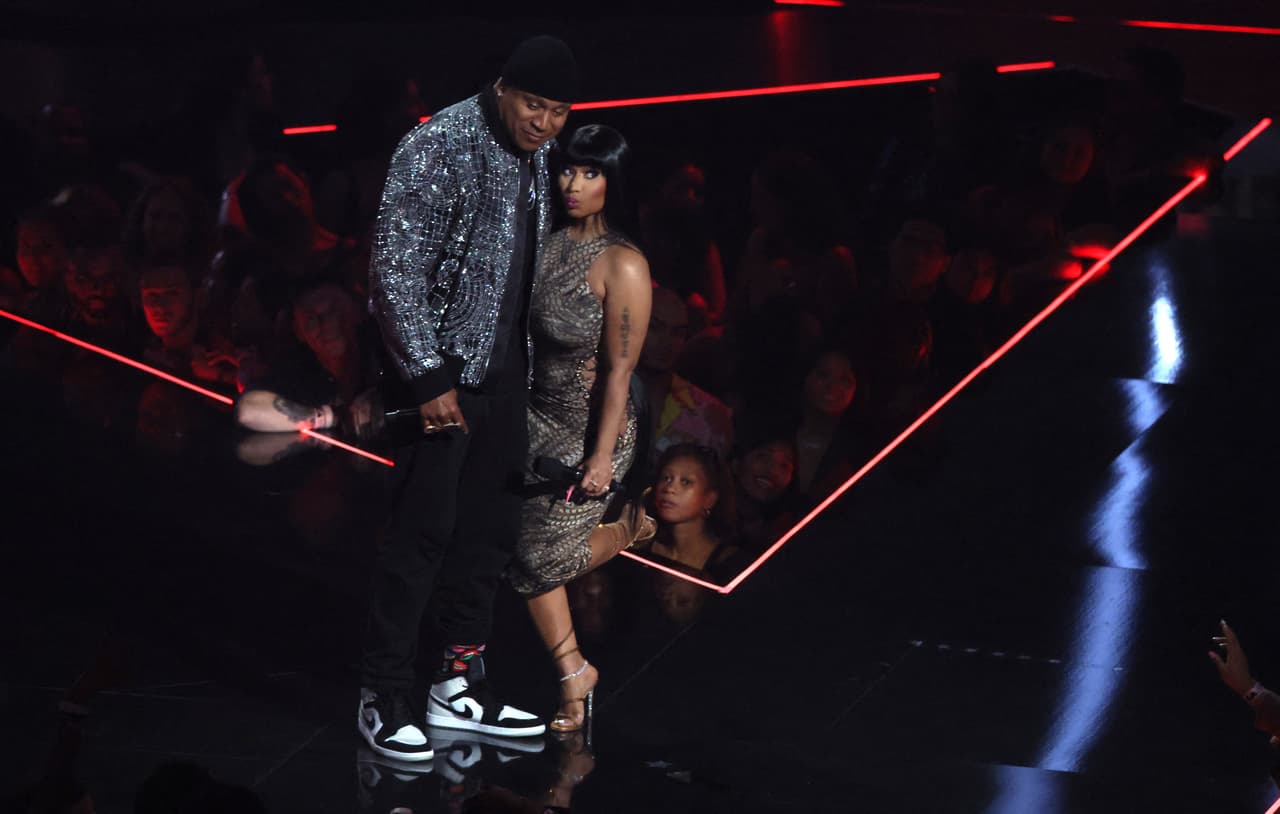 La rapera Nicki Minaj, 17 veces nominada a los VMA’s y 5 veces ganadora por éxitos como 'Anaconda', se convirtió en la gran protagonista de la velada en la que recibió el premio honorífico Michael Jackson Video Vanguard, además de la estatuilla por el Mejor Video de Hip Hop por su canción 'Do We Have a Problem?'.
<br>