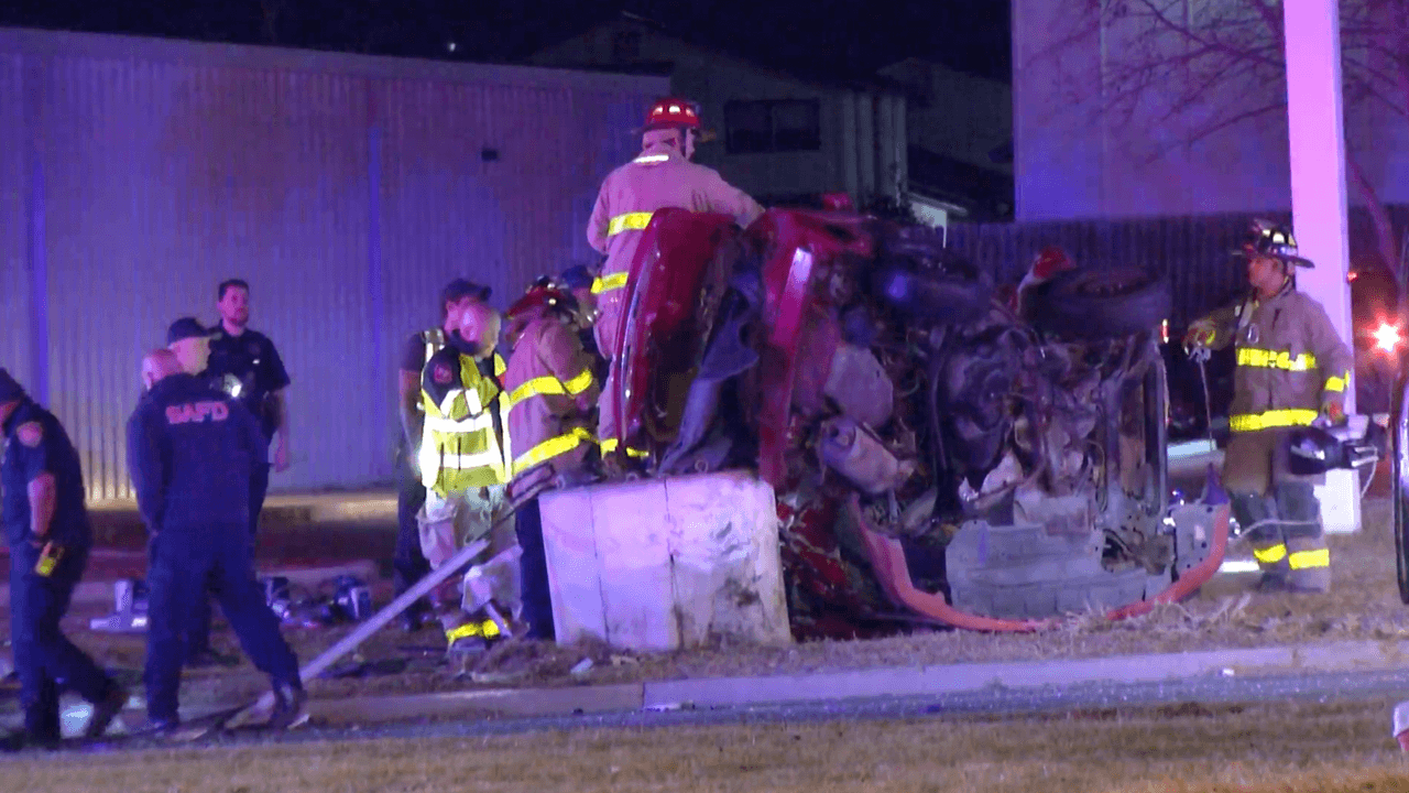 Incidente automovilístico deja a tres personas muertas en San Antonio: todo lo que se sabe