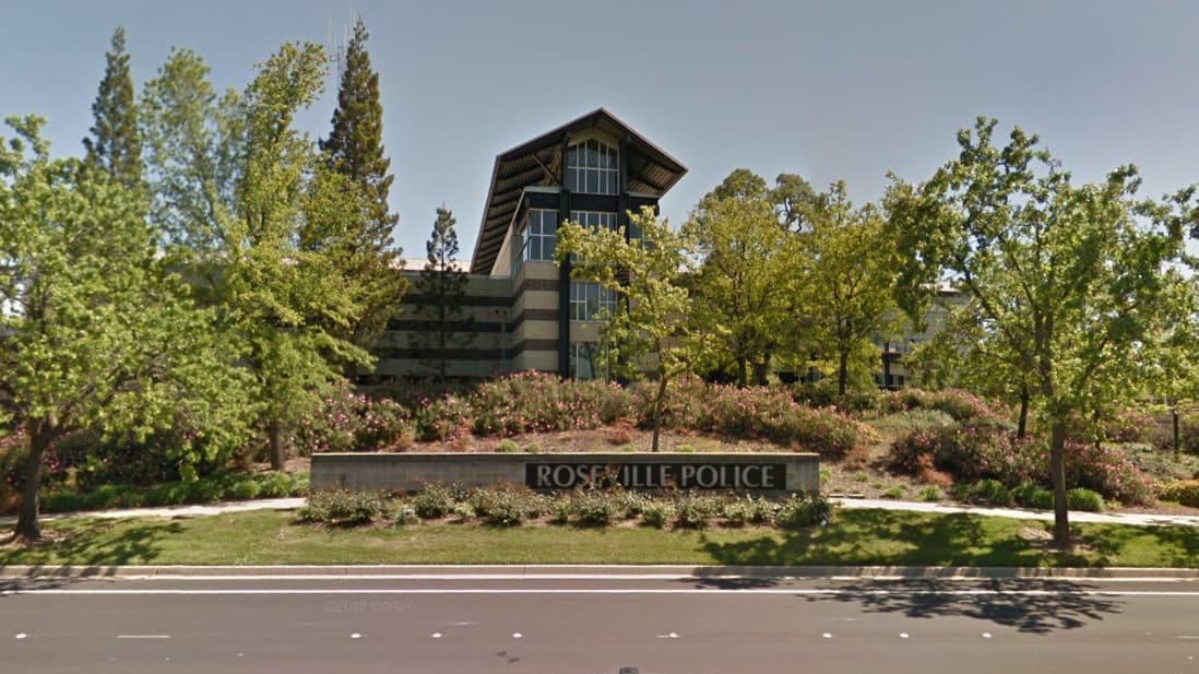 Policías encuentran a un vehículo en Roseville con dos personas muertas adentro