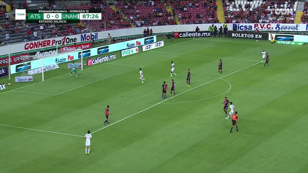 ¡TIRO ATAJADO! disparo por Efraín Velarde.