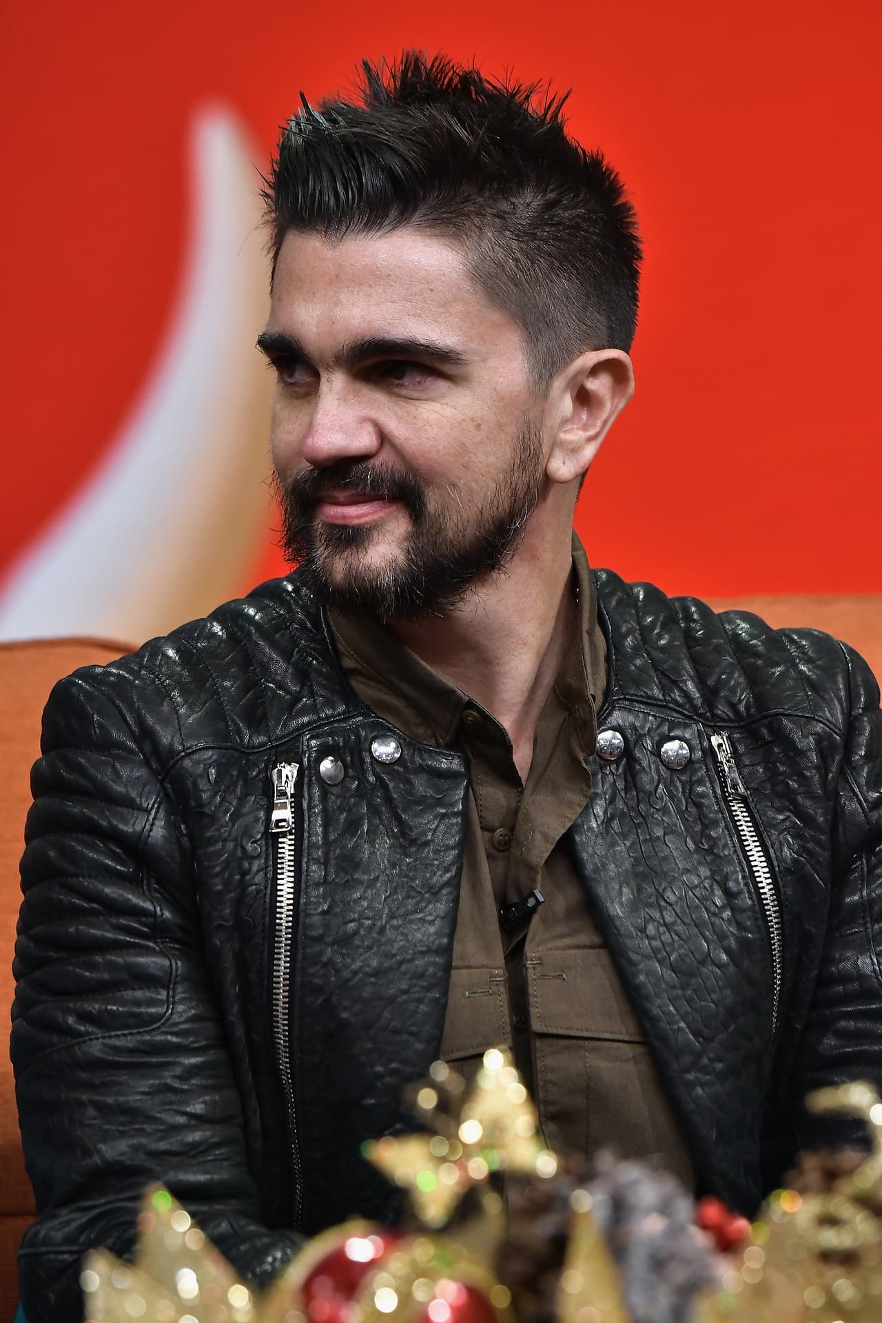 <b><a href="https://www.univision.com/especiales/latin-grammy/juanes-es-el-maximo-ganador-en-la-historia-de-latin-grammy">El cantautor colombiano Juanes</a></b> se encuentra promoviendo su más reciente sencillo ‘La Plata’, del cual también estrenó este viernes su video musical.
