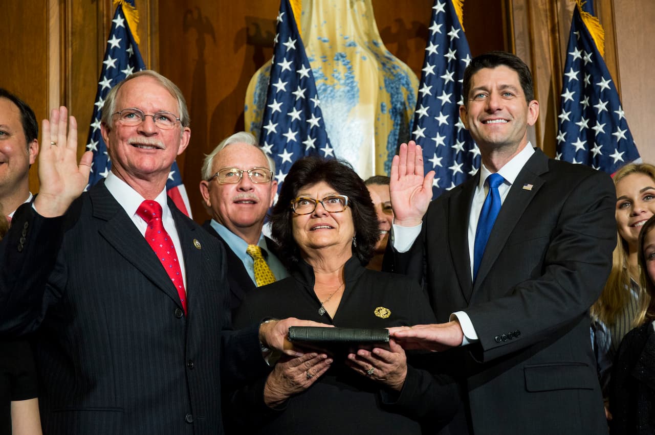 <b>John Rutherford</b> (a la izquierda). Recibió 
<b>1,000 dólares</b> el 09/06/2016.