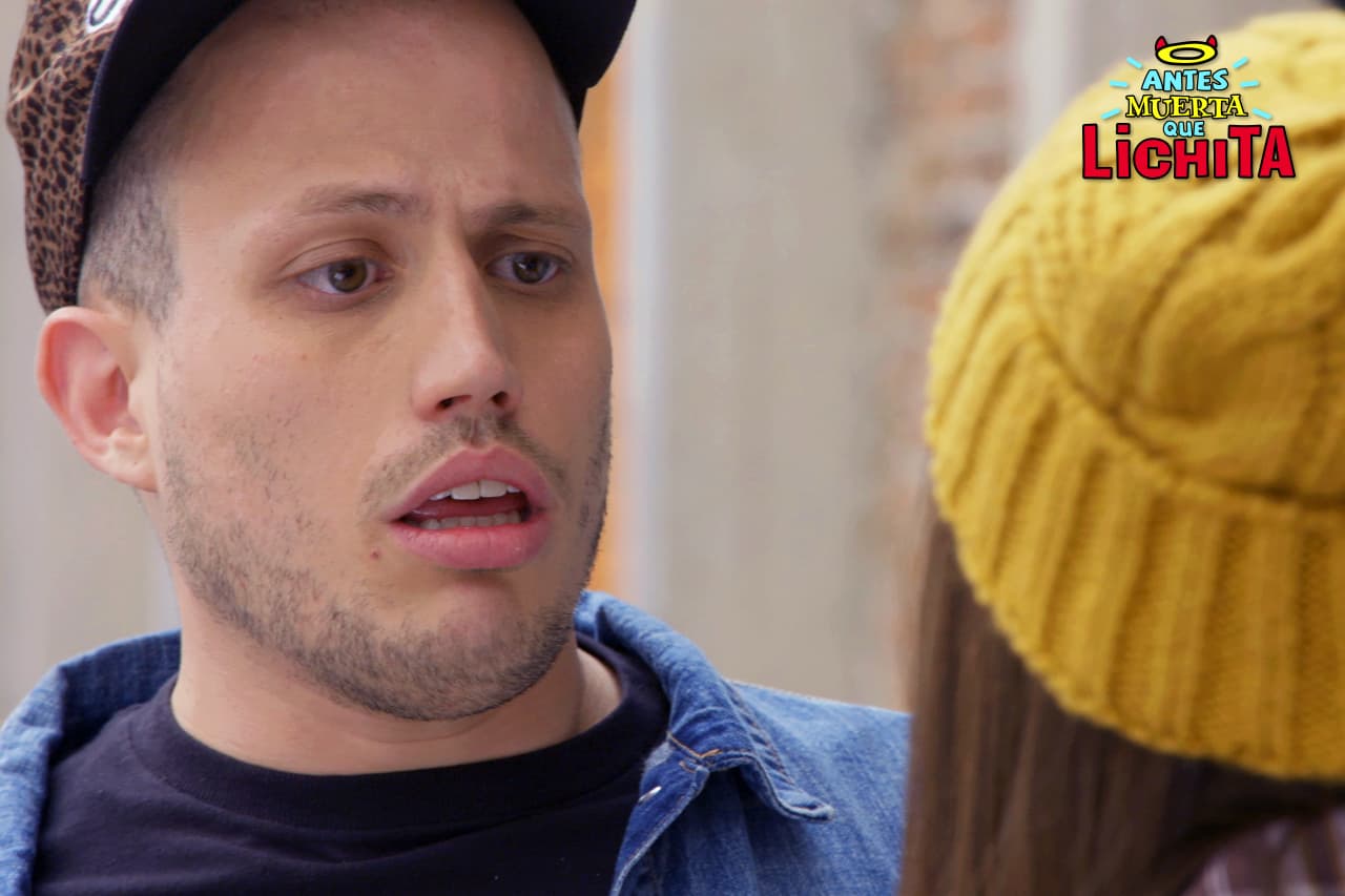 Magos se encuentra por casualidad con “El Chanclas”, su antiguo exnovio y el verdadero padre de Ximena.