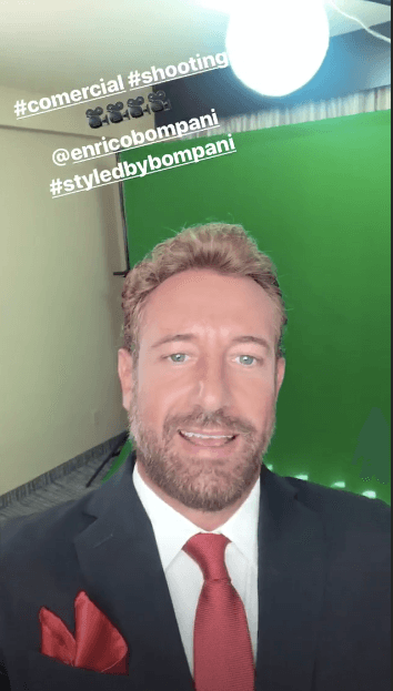 Mientras ella descansa y disfruta a sus hijas, Gabriel Soto se encuentra en McAllen, Texas, donde participa en la grabación de un comercial.