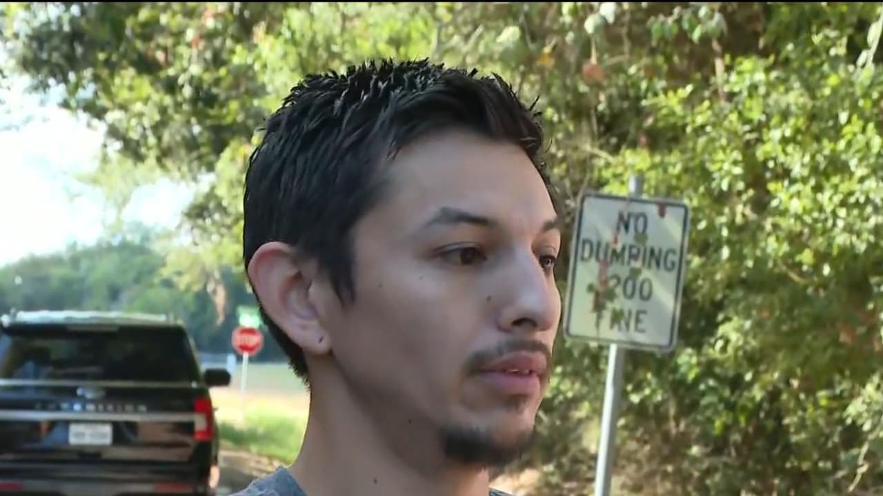 Un vecino del lugar intervino con machetes y cuchillos, pero los perros solo se detuvieron cuando oficiales abrieron fuego.
<br>
<br>La víctima fue trasladada al hospital HCA Clear Lake, donde 
<b>falleció por las heridas sufridas.</b> Los mismos perros 
<b>ya habían mostrado comportamiento agresivo</b> semanas antes, atacando y matando a un perro chihuahua. Las autoridades continúan con la investigación.