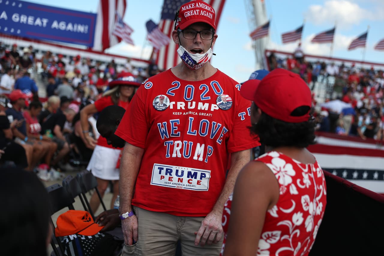 Actualmente, Trump está detrás del candidato demócrata Joe Biden en un promedio de 3.7 puntos en Florida, según el sitio de promedio de encuestas Real Clear Politics.