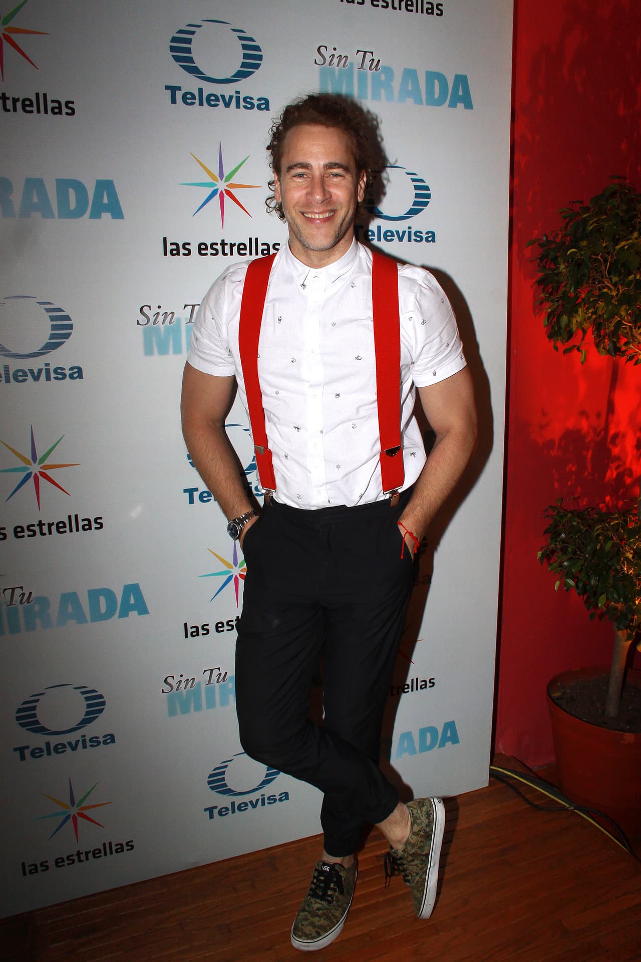 Hoy, las circunstancias por las que atravesó Danna García la hacen no estar sola. Carlos de la Mota vive algo parecido, aunque por fortuna, sin varios de los síntomas que ella sí presentó. Un contagioso virus, que ha puesto al mundo de cabeza, los hace compartir una historia.
<br>