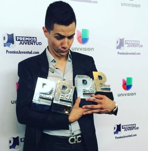 Un chico premiado que se merece todos esos y mucho más.