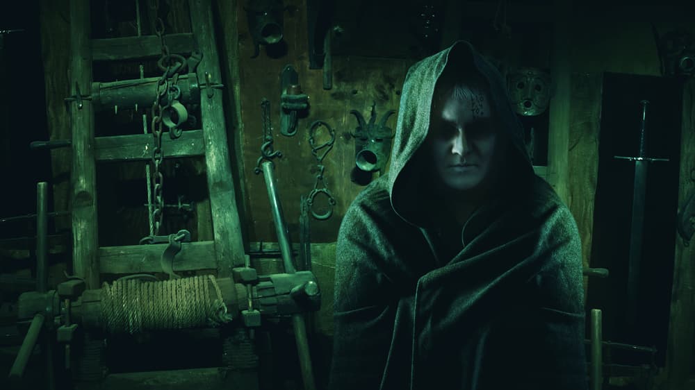 En el 2013 con las elección de Jorge Bergoglio como Papa, todo comenzaron a especular que, según con lo escrito por el profecta Nostradamus, se trataba del Papa Negro, aludiendo a que al ser de la orden Jesuita usaba sotanas obscuras, y que con esto se marcaba el inicio del fin del mundo.