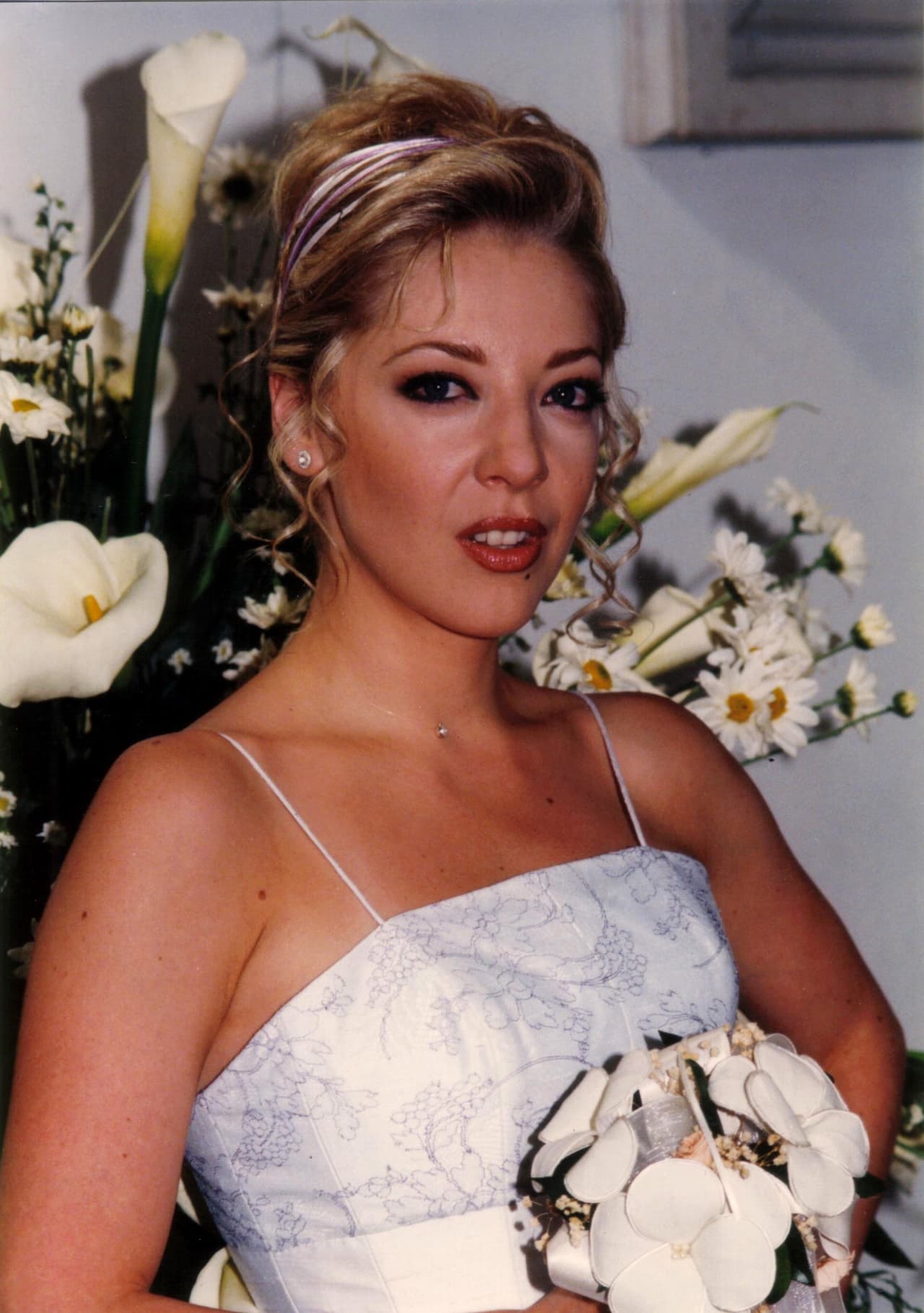 Se vistió de blanco para llegar al altar con 
<b><a href="http://www.univision.com/temas/fernando-colunga">Colunga</a> </b>dentro de esta exitosa historia.