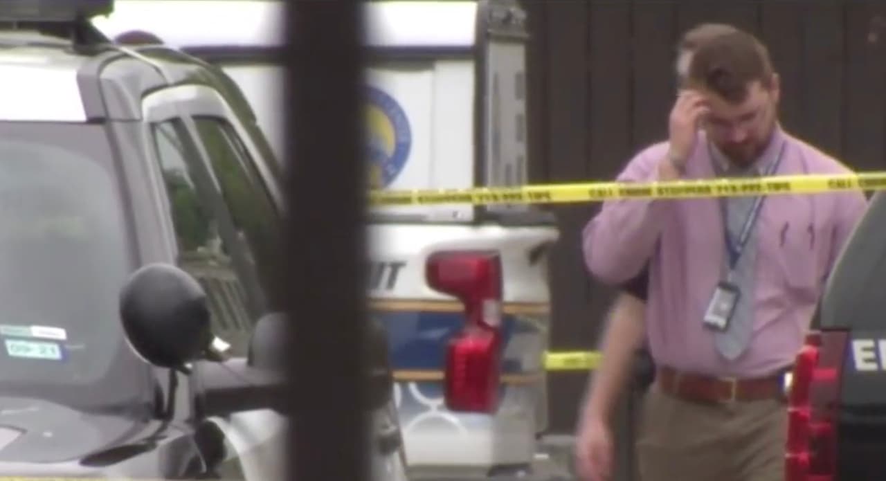 En el departamento había varios adultos con los menores y no dieron detalles de cómo fue que el hermano del bebé encontró la pistola y le disparó.