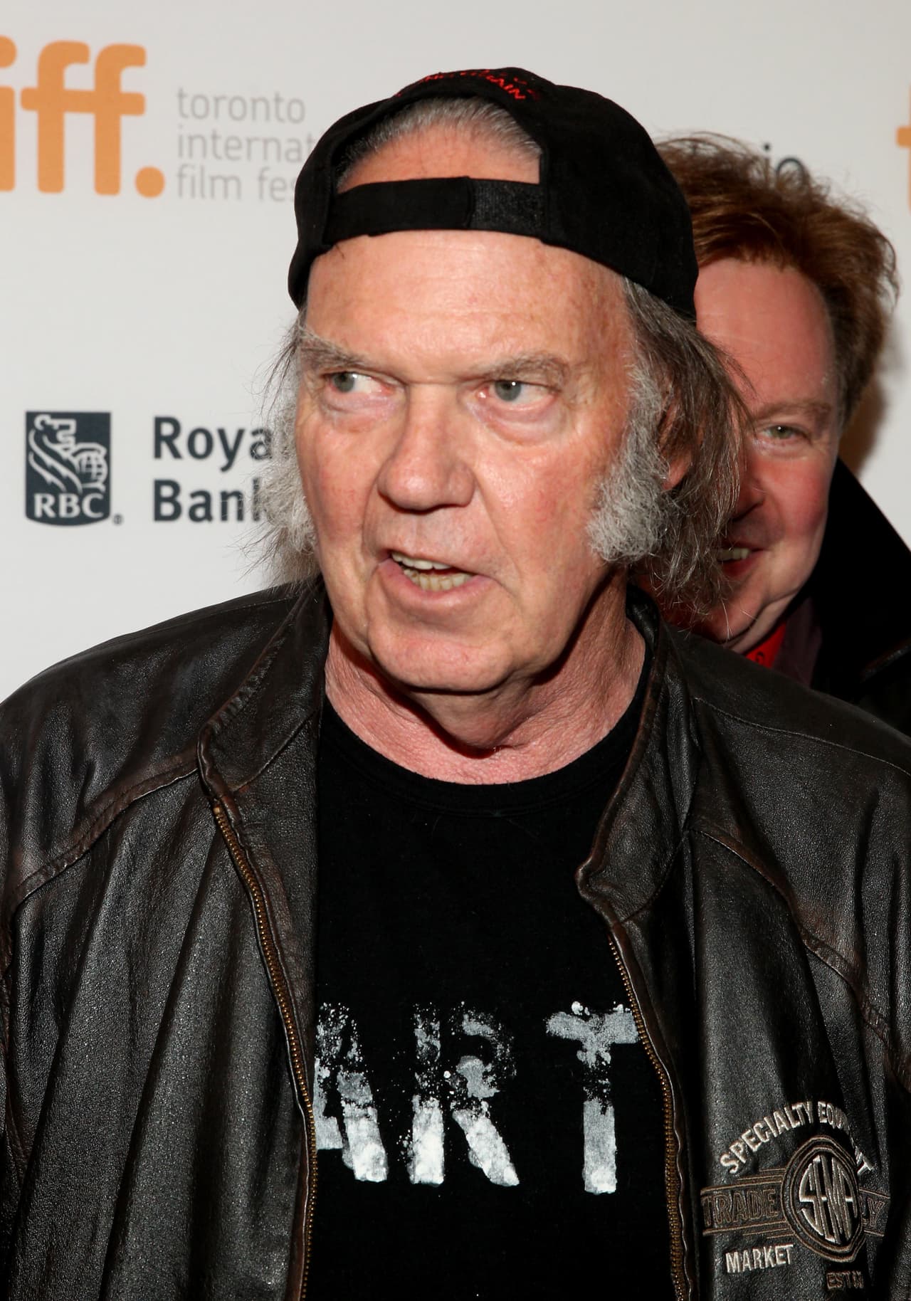 Neil agregó que Trump no estaba autorizado para utilizar su canción, lo que generó enojo en el músico.