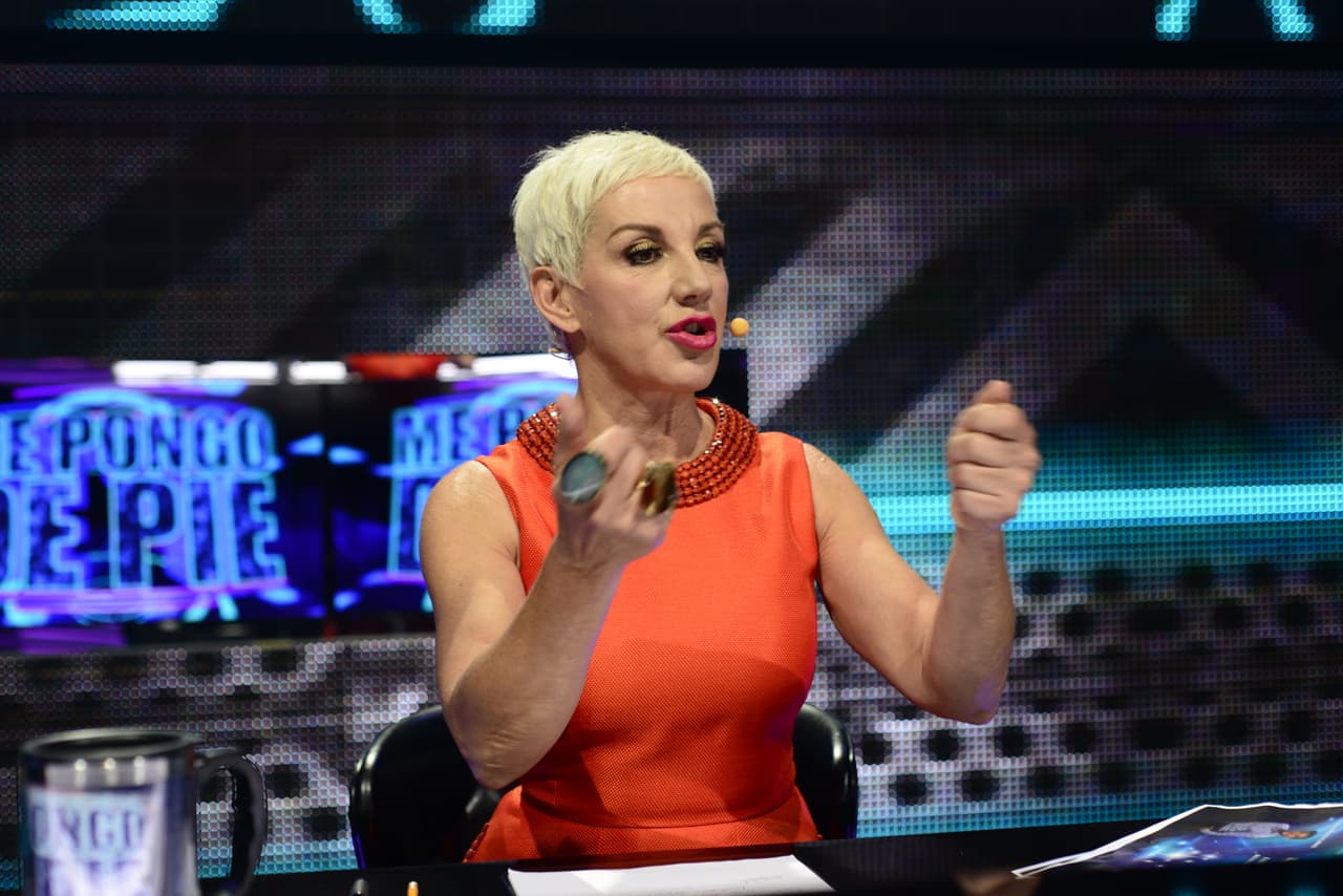 Cuando no están frente a la cámara, los famosos hacen de todo, lo malo es que no se dan cuenta que nuestra cámara indiscreta anda alerta y los está viendo. Así fue como captamos a jueces y capitanes en el detrás de cámaras.