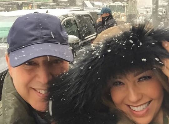 El modisto asegura que sí, que 
<b>ella es auténtica y a los problemas siempre les busca una solución, </b>en lugar de enfrascarse en discusiones.