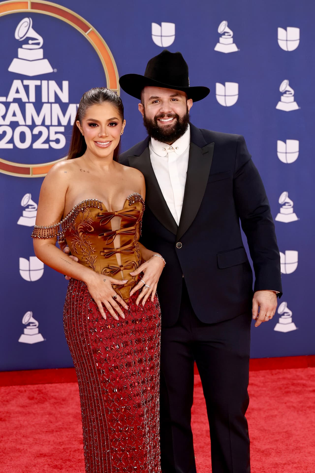 <b>Carín León</b> y su inseparable novia Meylin Zúñiga también fueron de las parejas más esperads de la noche.