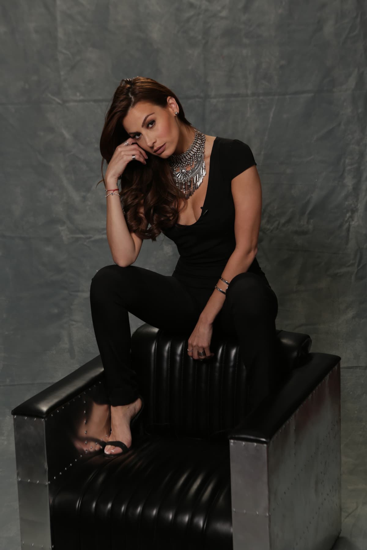 Nastassja Bolívar y Carolina Macallister encendieron el lounge de Latin GRAMMY. ¡Nuestras hosts están que arde!