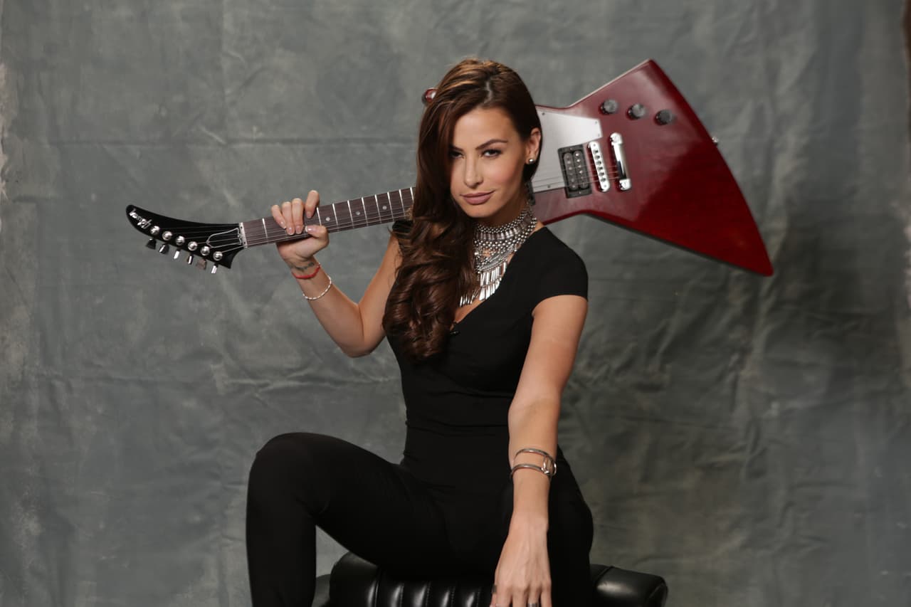 Nastassja Bolívar y Carolina Macallister encendieron el lounge de Latin GRAMMY. ¡Nuestras hosts están que arde!