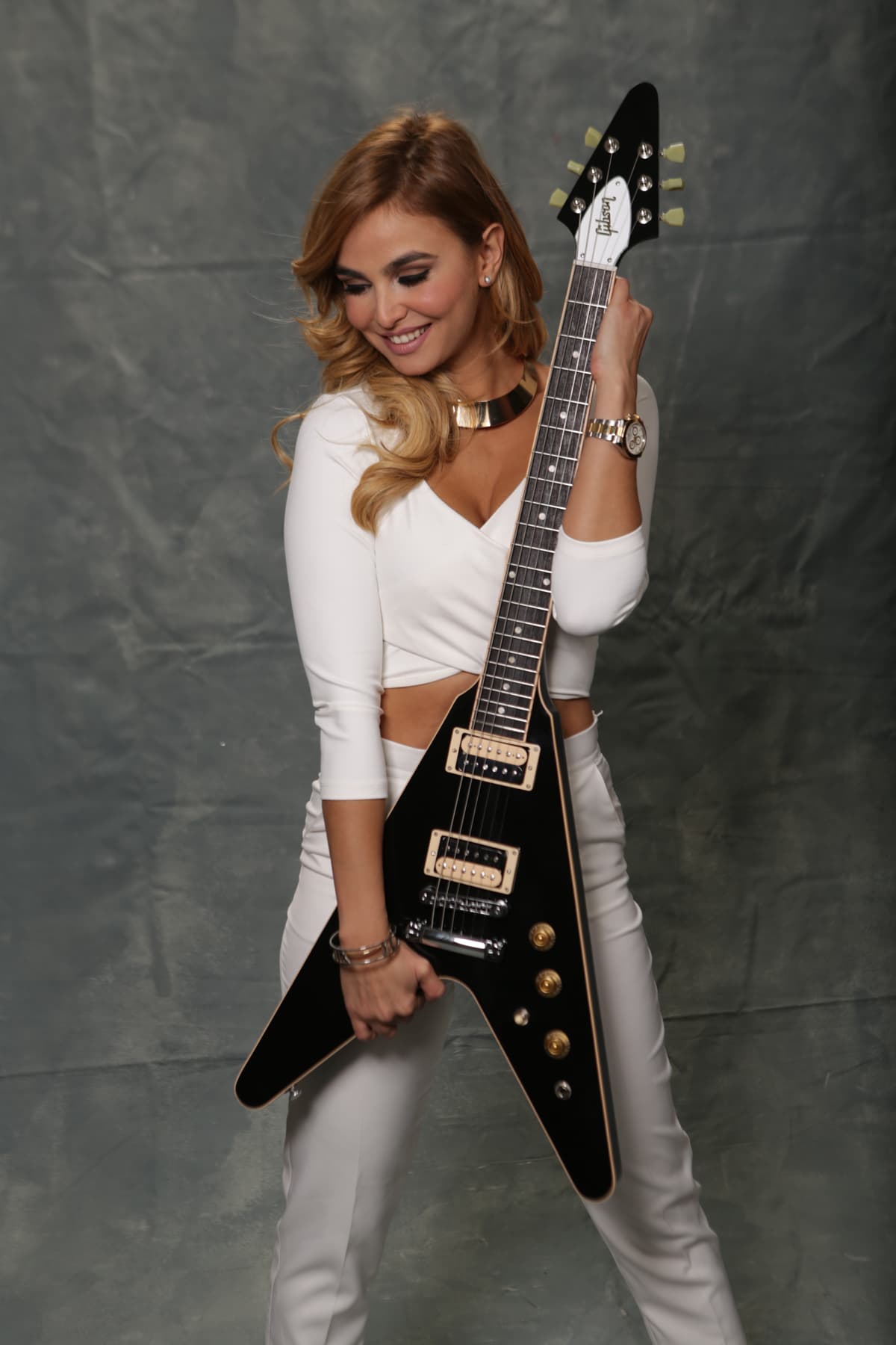 Nastassja Bolívar y Carolina Macallister encendieron el lounge de Latin GRAMMY. ¡Nuestras hosts están que arde!