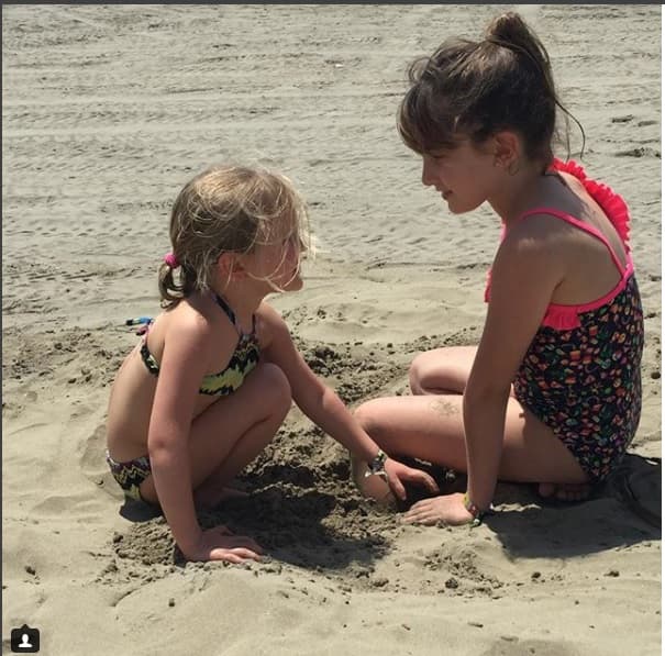 <b>Elisa Marie</b> y la pequeña
<b> Alexa</b> heredaron el gusto por la playa de sus padres.