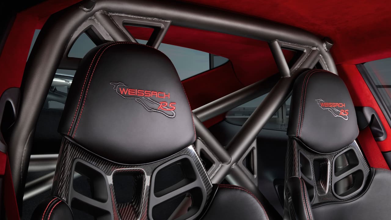 Si estas interesado en el paquete de alto desempeño ‘Weissach’, deberá considerar agregar $31,000 al monto total. El nombre proviene del legendario circuito de pruebas de la marca alemana.