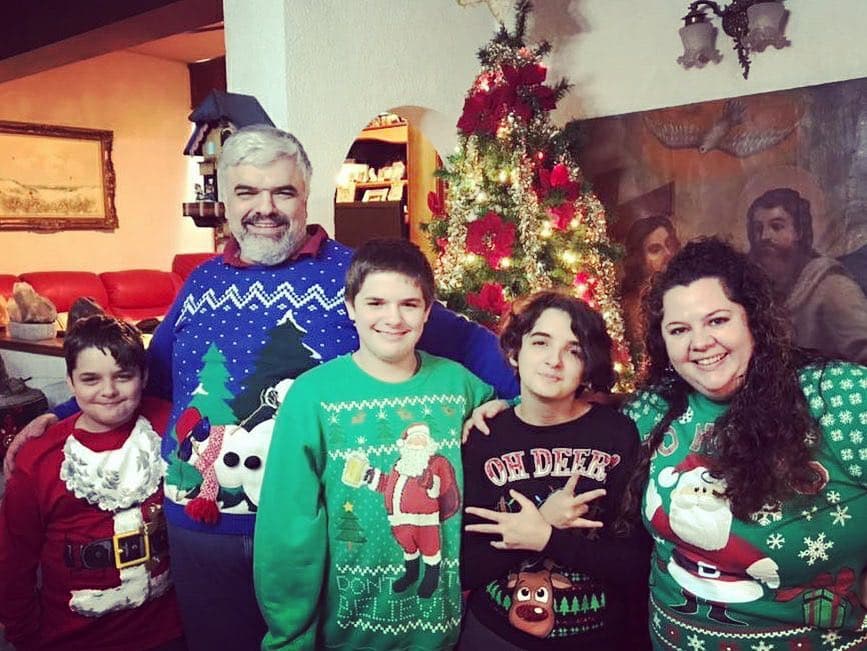 Christina Pastor con su esposo e hijastros.