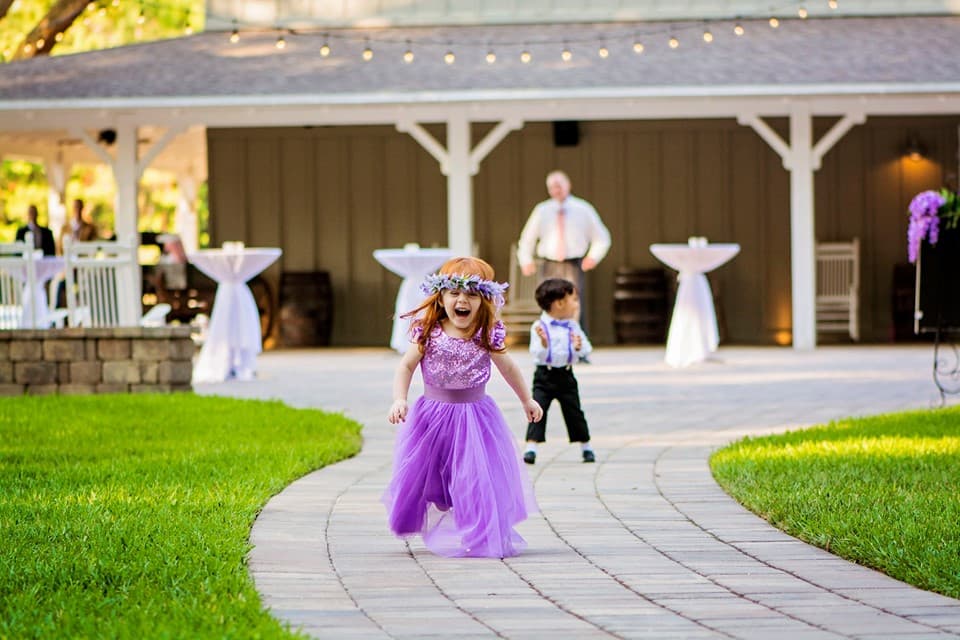 La simpática ‘Flower girl’ lució como una auténtica hada madrina.