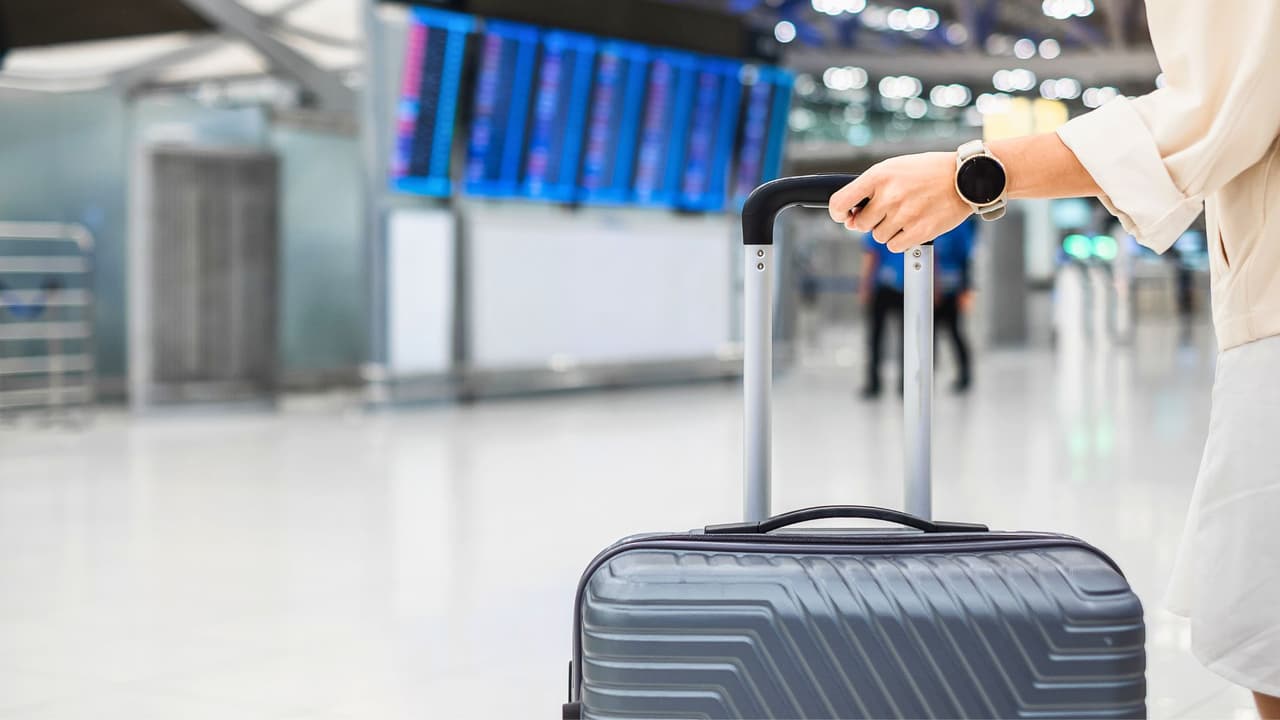 <h3 class="cms-H3-H3">¿Qué significa para los pasajeros? </h3>
<br>
<br>Para los viajeros habituales de Southwest, estos cambios representan una nueva era. Mientras que 
<b>los pasajeros más fieles y aquellos que opten por tarifas premium seguirán disfrutando de beneficios</b> como el equipaje gratuito,
<b> la mayoría de los clientes tendrán que ajustarse a una nueva realidad </b>en la que los costos adicionales serán más comunes.