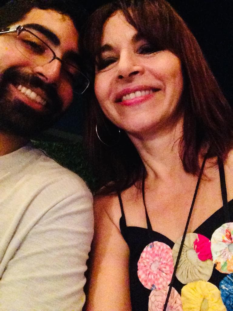 Yolanda Vélez Arcelay junto a su hijo