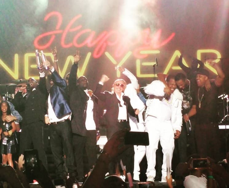 Claro, no podía faltar el tradicional brindis de Año Nuevo para desear lo mejor en este nuevo ciclo que comienza.