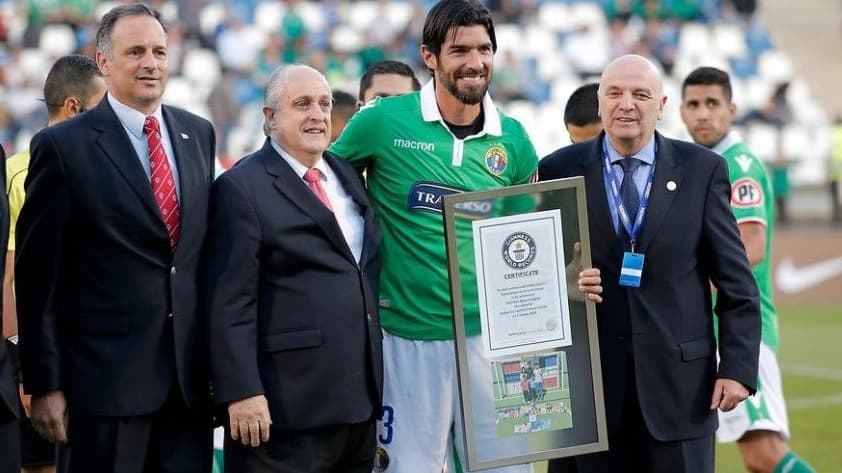 Sebastián Abreu fue reconocido por los récord Guiness