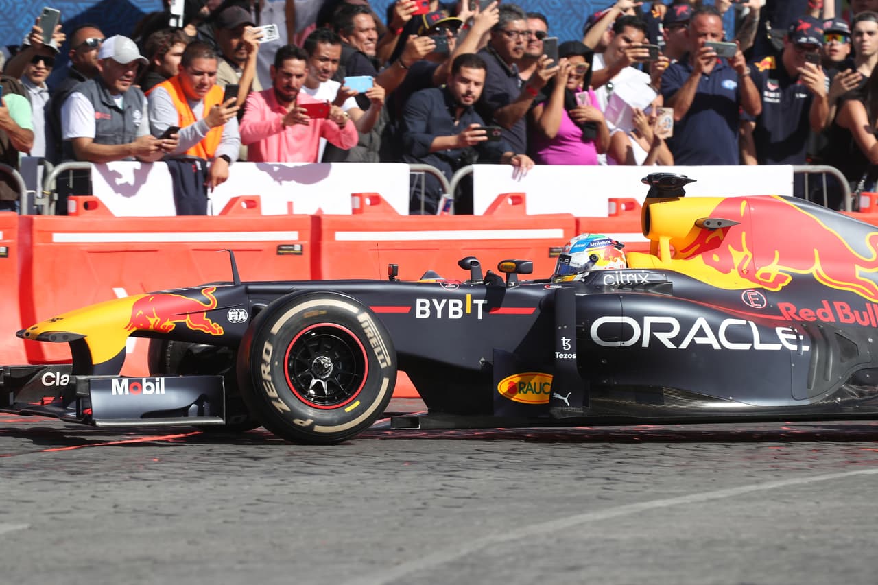 Checo Pérez corrió en Guadalajara con Red Bull por primera vez