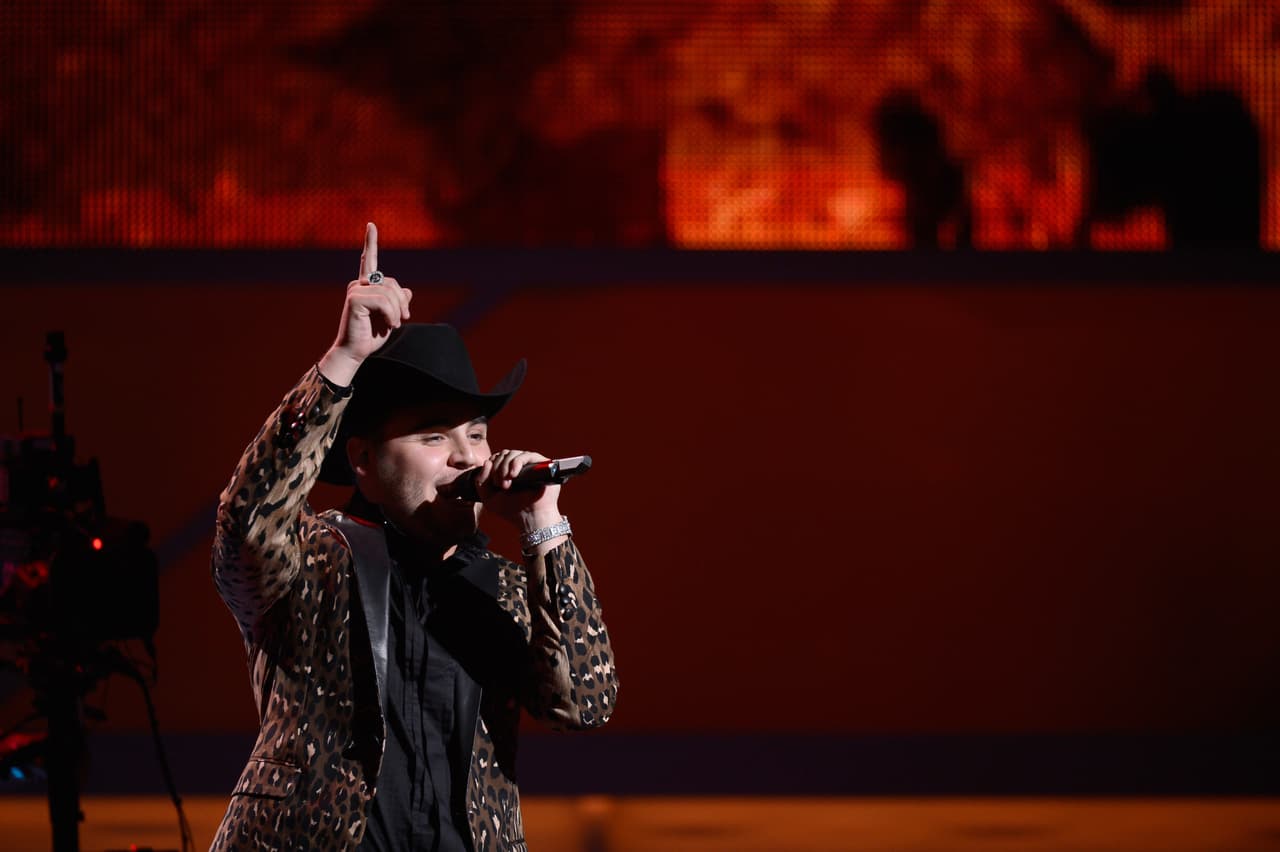 <b>Gerardo Ortíz</b> es uno de los más sonados en la nueva era del regional mexicano y ha estado en los Latin GRAMMY en dos ocasiones: en 2012 con '
<a href="https://www.youtube.com/watch?v=hSSaasotuqU" target="_blank">Aquí les afirmo</a>' y en 2016 con Prince Royce para cantar 'Moneda'.